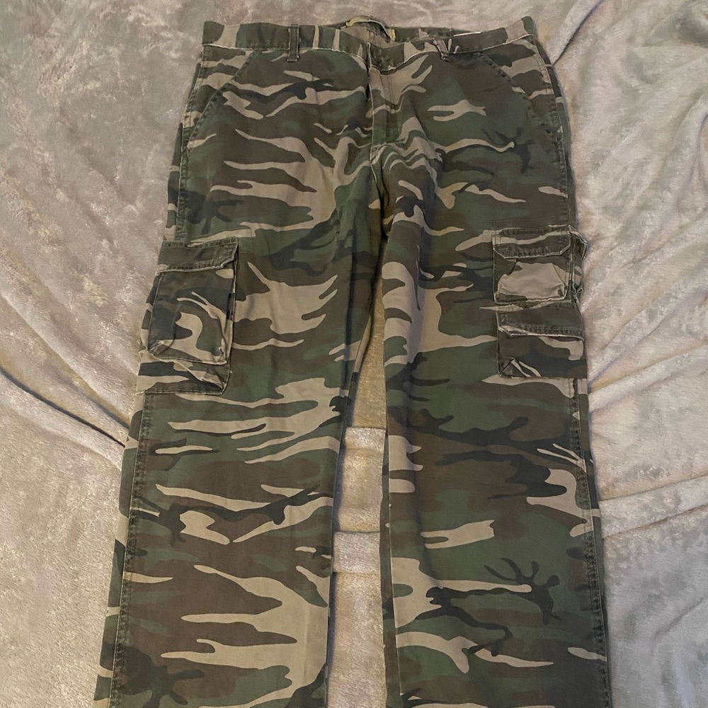 Wrangler Cargo Camo Pants 38x32